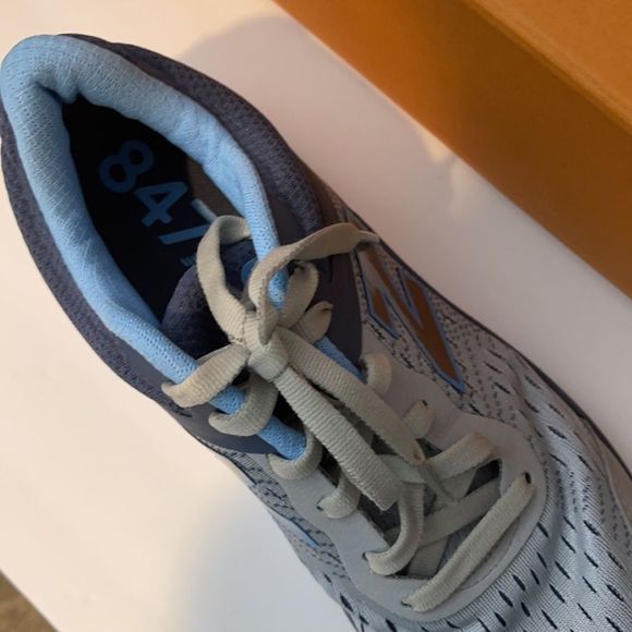 New Balance 847v4 shoes - Picture 2 of 7